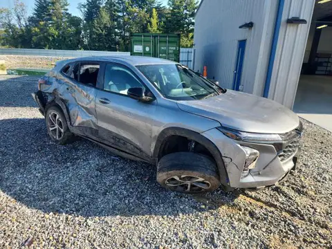KL77LGE20RC184101 — 2024 Chevrolet TRAX, zdjęcie 4 z Аукцион 30.10.2026, Bok