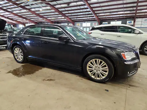 2C3CCARG6DH568589 — 2013 Chrysler 300, foto 4 de Аукцион 22.10.2026, Pequeñas abolladuras y arañazos