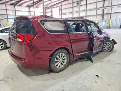 2C4RC1BG4HR524302 — 2017 Chrysler Pacifica, photo 3 from Аукцион 21.10.2026, Rollover