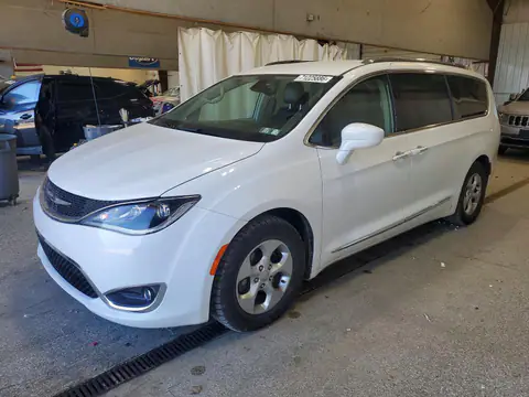 2C4RC1EG1HR846519 — 2017 Chrysler Pacifica, ქვედა ნაწილის დაზიანება (Undercarriage), ფოტოები შეკეთებამდე