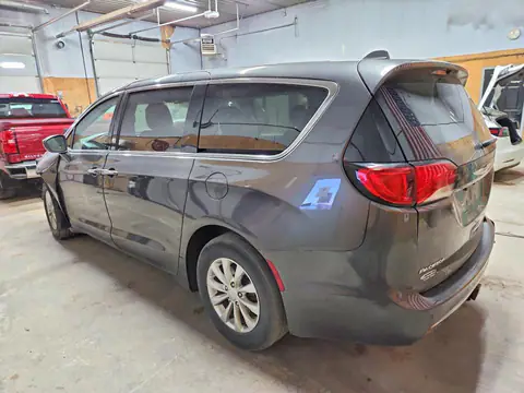 2C4RC1FG0KR733506 — 2019 Chrysler Pacifica, фото 2 с аукциона Аукцион 07.10.2026, ПЕРЕДНЯЯ ЧАСТЬ