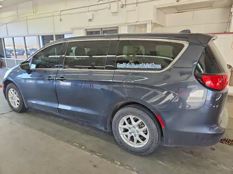 2C4RC1CG1KR698320 — 2019 Chrysler Pacifica, photo 2 from Аукцион 23.10.2026, Side