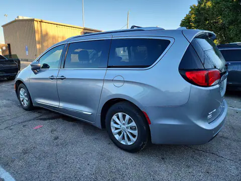 2C4RC1BG2KR537654 — 2019 Chrysler Pacifica, ფოტო 2, Аукцион 28.10.2026, მექანიკური დაზიანება