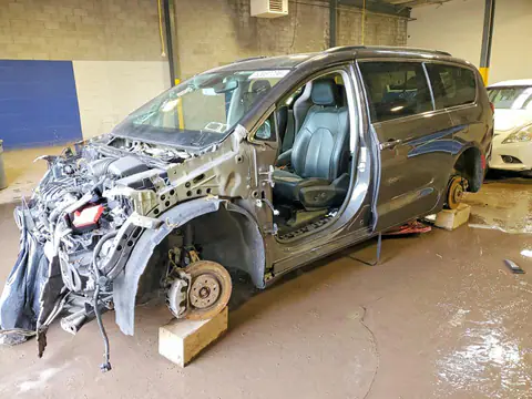 2C4RC3BG0NR100249 — 2022 Chrysler Pacifica, Desmontado (Stripped), fotos antes de reparar