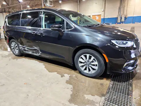 2C4RC1L78PR632371 — 2023 Chrysler Pacifica, ფოტო 4, Аукцион 26.10.2026, გვერდითი ნაწილი