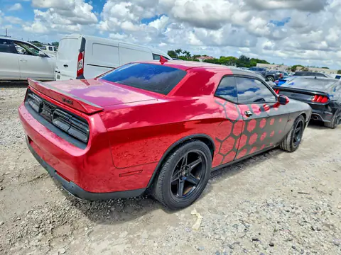 2C3CDZBT6HH622613 — 2017 Dodge Challenger, foto 3 de Аукцион 23.10.2026, Pequeñas abolladuras y arañazos