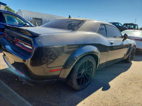 2C3CDZFJ6NH160266 — 2022 Dodge Challenger, ფოტო 3, Аукцион 22.10.2026, მცირე ჩაღრმავებები და ნაკაწრები