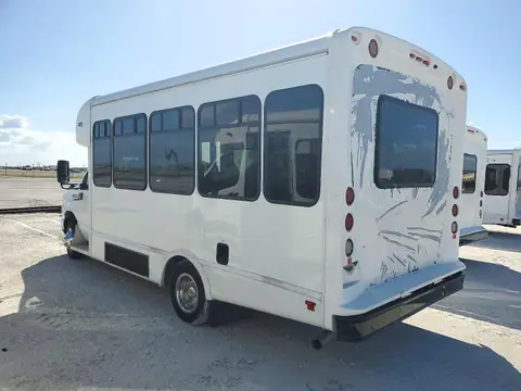 1FDEE3FN5MDC10759 — 2021 Ford E350, zdjęcie 3 z Аукцион 27.10.2026, Drobne wgniecenia i rysy