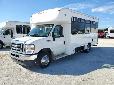 1FDEE3FNXMDC10823 — 2021 Ford E350, Мелкие вмятины i царапины (Minor Dent/Scratches), zdjęć przed naprawą