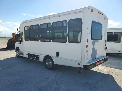 1FDEE3FNXMDC10823 — 2021 Ford E350, zdjęcie 2 z Аукцион 27.10.2026, Drobne wgniecenia i rysy