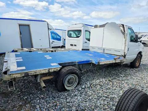 1FDWE3FK7PDD09744 — 2023 Ford E350, фото 3 с аукциона Аукцион 21.10.2026, Мелкие вмятины и царапины