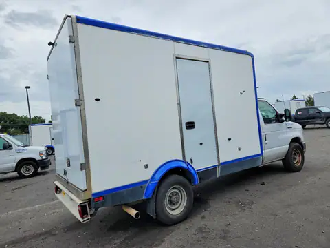 1FDWE3FKXPDD09740 — 2023 Ford E350, фото 3 с аукциона Аукцион 26.10.2026, Мелкие вмятины и царапины