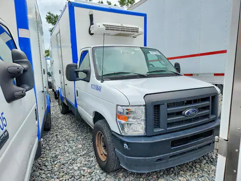 1FDWE3FN8RDD04324 — 2024 Ford E350, фото 4 з Аукцион 26.10.2026, Незначні вм’ятини й подряпини