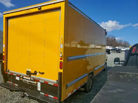 1FDWE3FN9PDD03003 — 2023 Ford Econoline, фото 3 з Аукцион 28.10.2026, Передня частина