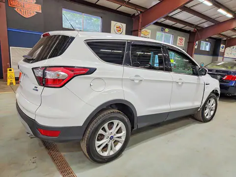 1FMCU9GD6HUE00546 — 2017 Ford Escape, фото 3 з Аукцион 22.10.2026, Передня частина