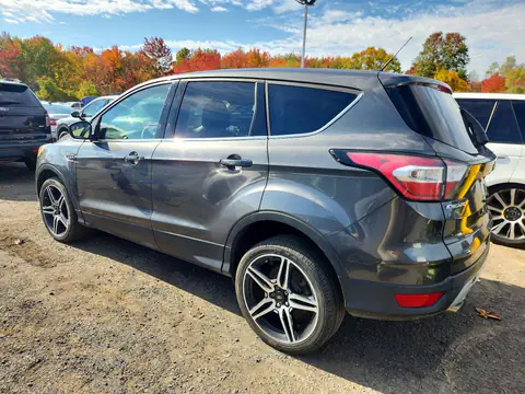 1FMCU9GD4HUB93641 — 2017 Ford Escape, foto 2 de Аукцион 22.10.2026, Pequeñas abolladuras y arañazos