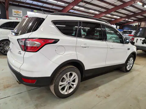 1FMCU9GD7HUC85519 — 2017 Ford Escape, zdjęcie 3 z Аукцион 29.10.2026, Drobne wgniecenia i rysy