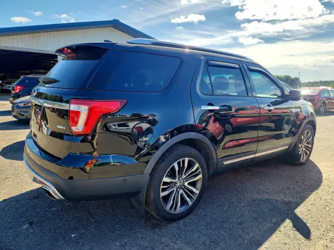 1FM5K8HT0HGA14914 — 2017 Ford Explorer, zdjęcie 3 z Аукцион 22.10.2026, Drobne wgniecenia i rysy