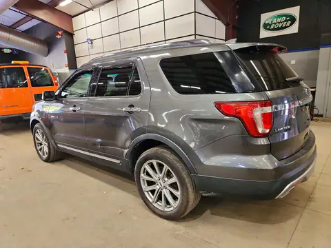 1FM5K8F85HGB01139 — 2017 Ford Explorer, photo 2 from Аукцион 22.10.2026, Minor dents and scratches