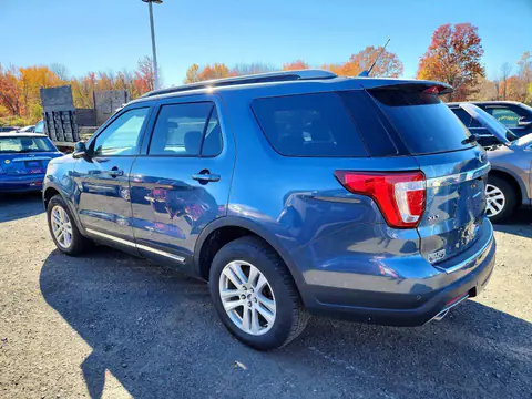 1FM5K8D85JGA50315 — 2018 Ford Explorer, zdjęcie 2 z Аукцион 29.10.2026, Drobne wgniecenia i rysy