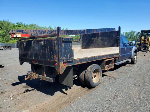 1FD0W5HT2BEB66435 — 2011 Ford F550, ფოტო 3, Аукцион 20.10.2026, მცირე ჩაღრმავებები და ნაკაწრები