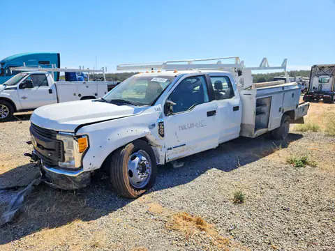 1FD0W5HTXHEE51442 — 2017 Ford F550, Przód (Front End), zdjęć przed naprawą