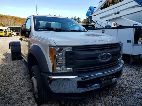 1FDUF5HT3HEB30649 — 2017 Ford F550, zdjęcie 4 z Аукцион 28.10.2026, Pożar wnętrza