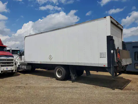 1FDWF7DC1HDB09377 — 2017 Ford F750, zdjęcie 2 z Аукцион 28.10.2026, Drobne wgniecenia i rysy