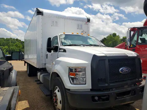 1FDWF7DC1HDB09377 — 2017 Ford F750, zdjęcie 4 z Аукцион 28.10.2026, Drobne wgniecenia i rysy