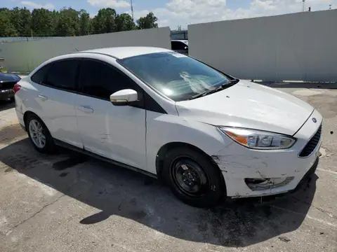 1FADP3F28JL230091 — 2018 Ford Focus SE, zdjęcie 4 z Аукцион 21.10.2026, Przód