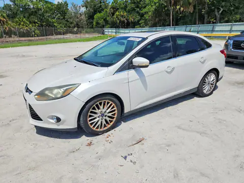 1FADP3J21EL240653 — 2014 Ford Focus, Мелкие вмятины i царапины (Minor Dent/Scratches), zdjęć przed naprawą