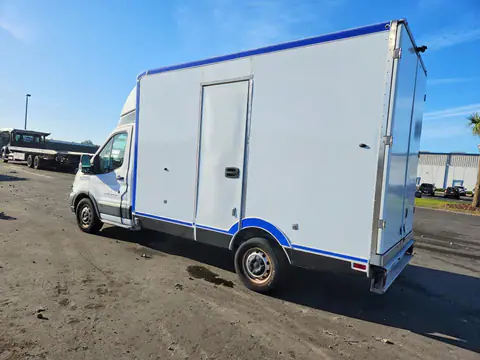 1FDBW5Z8XLKB30322 — 2020 Ford Transit, фото 2 с аукциона Аукцион 26.10.2026, Мелкие вмятины и царапины