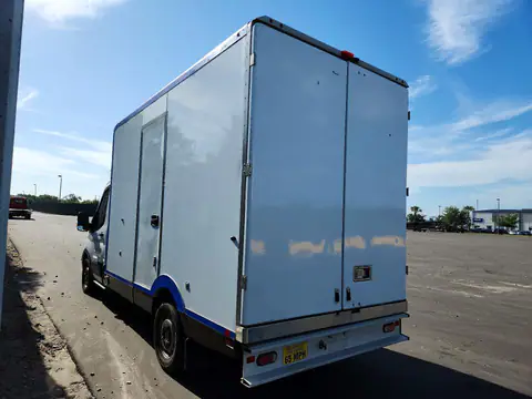1FDBW5Z81LKB80381 — 2020 Ford Transit, фото 2 с аукциона Аукцион 26.10.2026, Мелкие вмятины и царапины