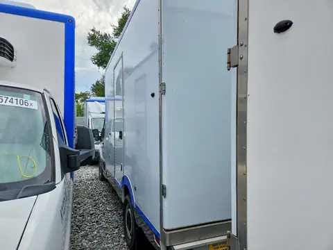 1FDBW5Z88LKB80281 — 2020 Ford Transit, zdjęcie 2 z Аукцион 26.10.2026, Drobne wgniecenia i rysy
