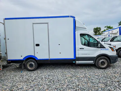 1FDBW5Z88LKB80281 — 2020 Ford Transit, zdjęcie 3 z Аукцион 26.10.2026, Drobne wgniecenia i rysy
