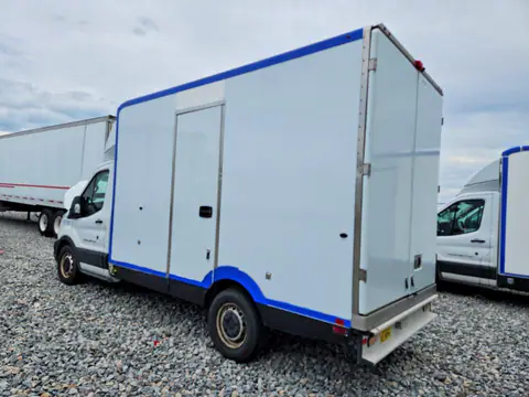 1FDBW5Z86LKB80375 — 2020 Ford Transit, zdjęcie 2 z Аукцион 26.10.2026, Drobne wgniecenia i rysy