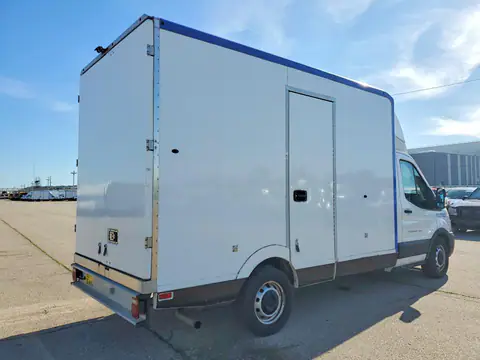 1FDBW5Z8XLKA95572 — 2020 Ford Transit, ფოტო 3, Аукцион 28.10.2026, მცირე ჩაღრმავებები და ნაკაწრები