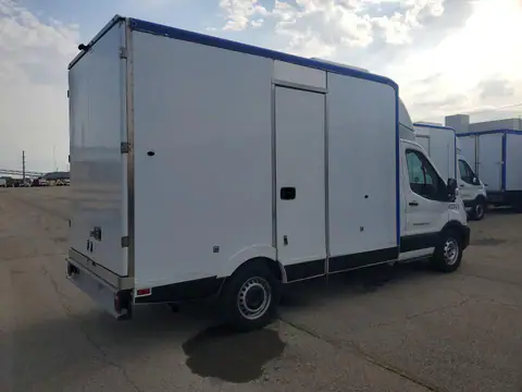 1FDBW5Z82LKA95579 — 2020 Ford Transit, ფოტო 3, Аукцион 16.10.2026, მცირე ჩაღრმავებები და ნაკაწრები