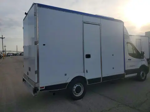 1FDBW5Z88LKB52478 — 2020 Ford Transit, ფოტო 3, Аукцион 28.10.2026, მცირე ჩაღრმავებები და ნაკაწრები