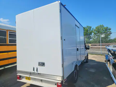 1FDBW5Z80LKA83401 — 2020 Ford Transit, ფოტო 3, Аукцион 28.10.2026, მცირე ჩაღრმავებები და ნაკაწრები