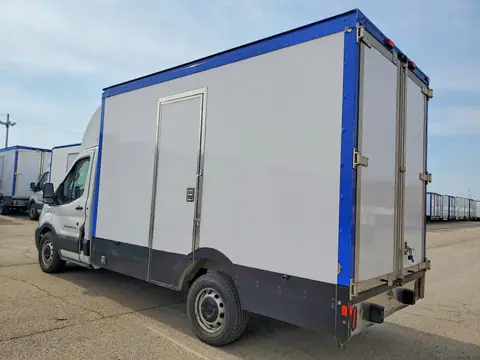 1FDBW5Z87NKA39902 — 2022 Ford Transit, ფოტო 2, Аукцион 28.10.2026, მცირე ჩაღრმავებები და ნაკაწრები