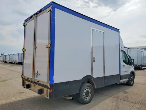 1FDBW5Z87NKA39902 — 2022 Ford Transit, ფოტო 3, Аукцион 28.10.2026, მცირე ჩაღრმავებები და ნაკაწრები