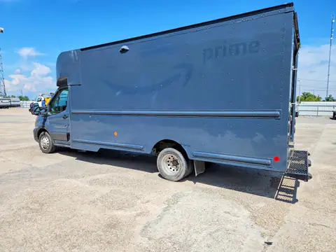 1FDDF6P87NKA45944 — 2022 Ford Transit, foto 2 de Аукцион 27.10.2026, Pequeñas abolladuras y arañazos