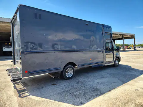 1FDDF6P87NKA45944 — 2022 Ford Transit, foto 3 de Аукцион 27.10.2026, Pequeñas abolladuras y arañazos