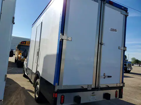 1FDBW5ZG0PKA23762 — 2023 Ford Transit, foto 2 de Аукцион 28.10.2026, Daños mecánicos