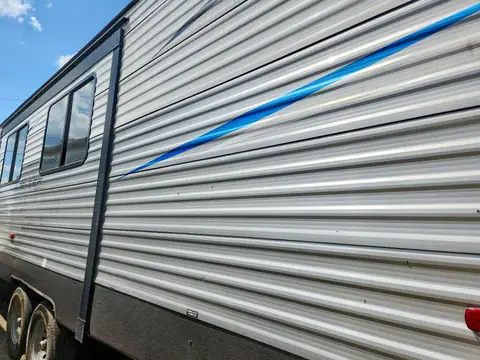 5ZT2AVSB2NB931451 — 2022 Forest River Avenger, фото 3 з Аукцион 06.10.2026, Пошкодження з усіх боків