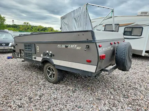 4X4CFS61XJD179403 — 2018 Forest River Flagstaff, фото 3 з Аукцион 28.09.2026, Пошкодження знизу