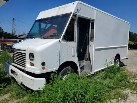 4UZAANDUXDCFE4807 — 2013 Freightliner Chassis, Front end (Front End), before-repair photos