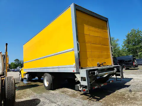 3ALACWFC8JDJH5069 — 2018 Freightliner M2, ფოტო 2, Аукцион 02.10.2026, ვანდალიზმი