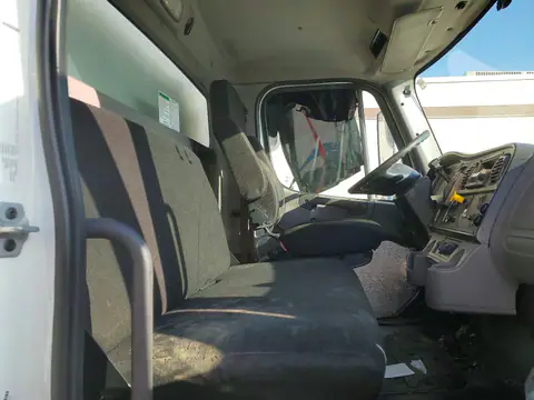 1FVACWFC6JHHR2326 — 2018 Freightliner M2, zdjęcie 4 z Аукцион 27.10.2026, Przód